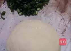 Illustration of how to make scallion pancakes 1