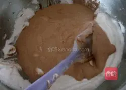 Illustration of how to make six-inch cocoa chiffon cake 7