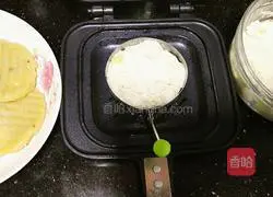 Illustration of how to make grape milk pancakes (round) 16