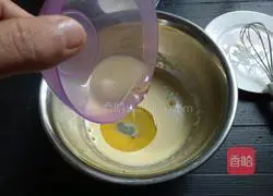 Illustration of how to make chiffon cake (eight inches) 6