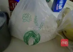 Illustration of how to make hand-torn biscuits 1