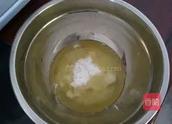 Illustration of how to make eight-inch chiffon cake embryo 7