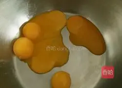 Strawberry Jam Cake Roll Recipe Illustration 2