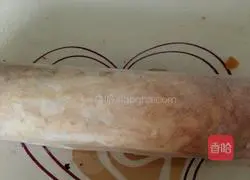 Illustration of how to make raisin and meat floss cake rolls 16