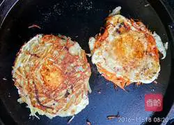 Illustration of how to make potato cakes and carrot cakes 5