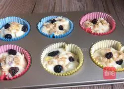 Illustration of making dried fruit yogurt muffins 15