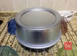 Illustration of how to make eight-inch chiffon cake 13