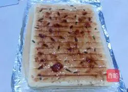 Illustration of how to make raisin jam cake roll 18