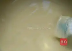 Illustration of how to make meat floss cake rolls 9