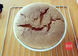 Illustration of how to make chiffon cake (eight inches) 17