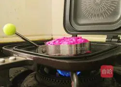 Illustration of how to make dragon fruit milk pancakes (flower shape) 12