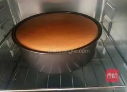 Illustration of how to make eight-inch honey chiffon cake 11