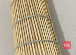 Illustration of how to make meat floss salad cake roll 10