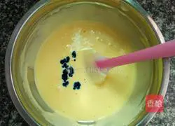 Illustration of how to make meat floss cake rolls 10