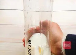 Illustration of how to make banana waffles 8