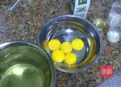 Illustration of how to make chiffon cake (square) 1