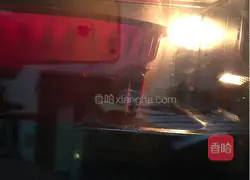 Illustration of how to make hollow chiffon cake 8