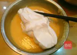 eight Illustration of how to make chiffon cake 7