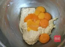 Illustration of how to make chiffon cake 4