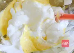 Illustration of how to make cream raisin cake roll 5