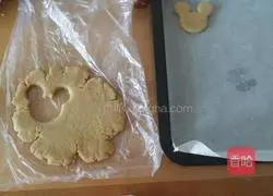 Illustration of how to make rice flour teething biscuits 6