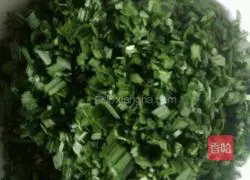 Illustration of how to make chive egg pancake 3