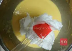 Illustration of how to make eight-inch chiffon cake 10