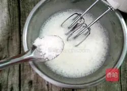 Illustration of how to make eight-inch chiffon cake 7