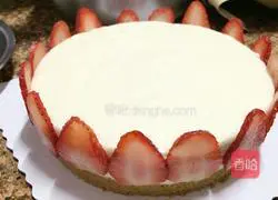 Illustration of how to make strawberry jelly cheesecake (without oven) 5