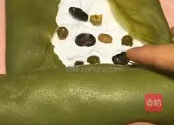 Illustration of how to make matcha towel roll 13