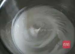 Illustration of how to make cream cake roll 4