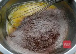 Illustration of how to make eight-inch cocoa chiffon cake 5