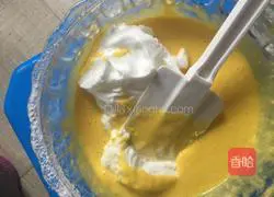 Illustration of how to make 8-inch native egg yogurt chiffon cake 13