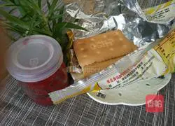 Illustration of how to make jam sandwich biscuits 1