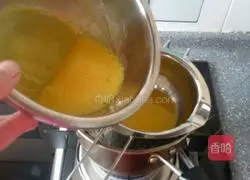 Illustration of how to make bamboo charcoal dense bean cake roll 3