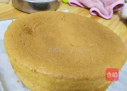 Illustration of how to make eight-inch chiffon cake 13