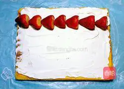 Illustration of how to make cream strawberry cake roll 15