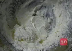 Illustration of how to make cream fruit cake roll 13