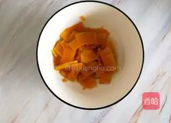 Illustration of how to make pumpkin glutinous rice sandwich cakes 3