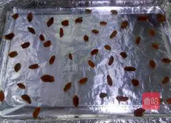 Illustration of how to make raisin jam cake roll 11