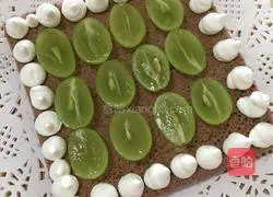 Illustration of how to make fresh fruit cream naked cake 19