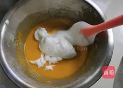 Illustration of how to make chiffon cake 14