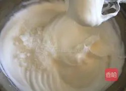 Illustration of how to make dragon fruit chiffon cake 7