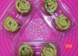 Illustration of how to make meat floss and ham cake rolls 3