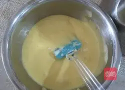 Illustration of how to make orange chocolate cake roll 4