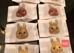 Illustration of how to make four-color lotus paste and egg yolk cake 15