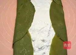 Illustration of how to make matcha towel roll 11