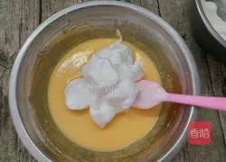 Illustration of how to make eight-inch chiffon cake 9