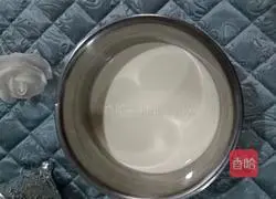 Illustration of how to make cream cake rolls 18