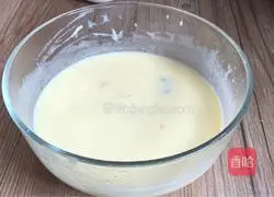 Illustration of how to make dried fruit yogurt muffin 9